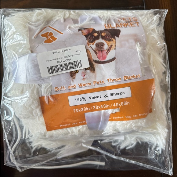 NWT Ompaa Fluffy Dog Blanket 20x30 Cream White Faux Fur Pet Throw - Picture 1 of 2
